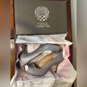 Vince Camuto Snakeskin Pattern Gray Peep-toe Heels - Size 7M